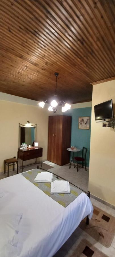 Kynthia Guesthouse Неохорион Экстерьер фото